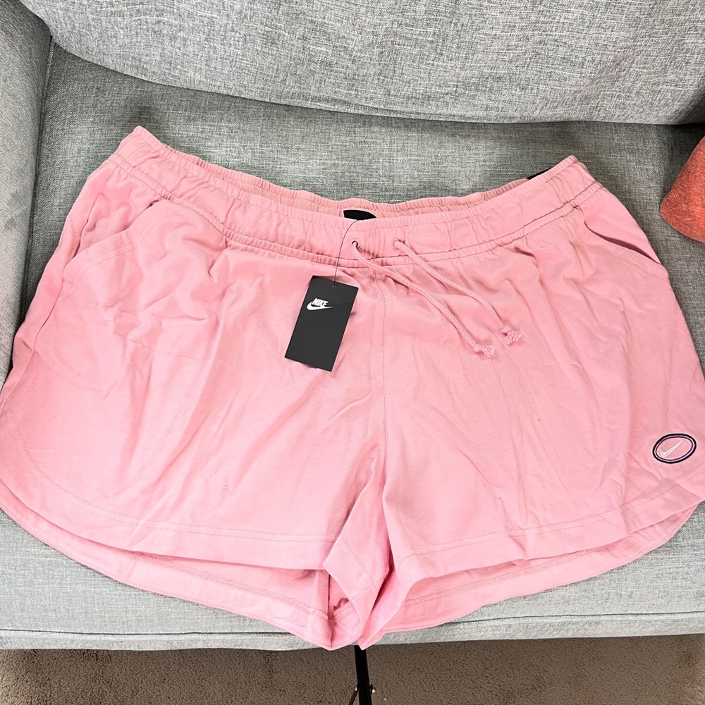 Women shorts stand at fit, by Nike size 3x